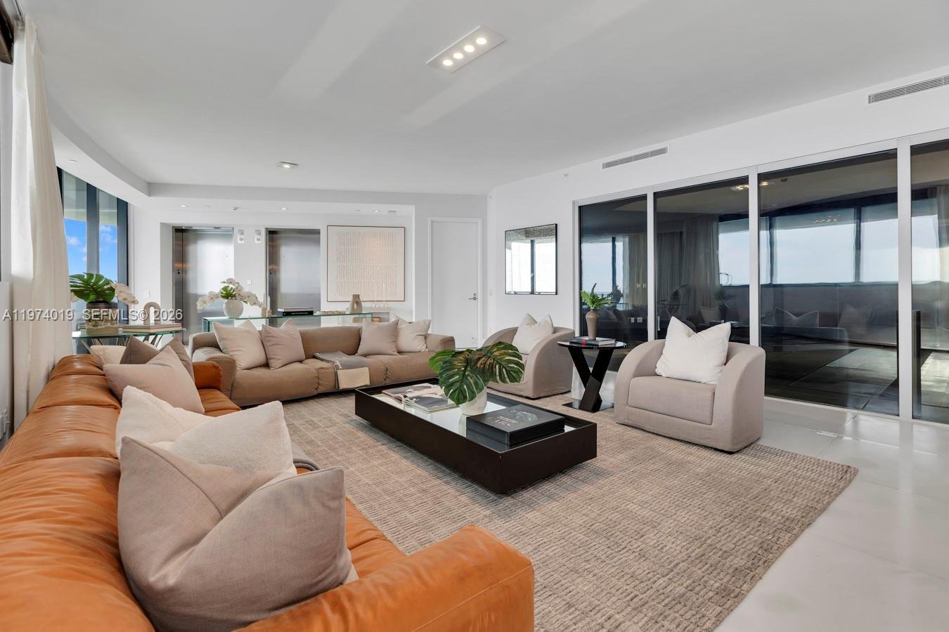 18555 COLLINS AVE #4605