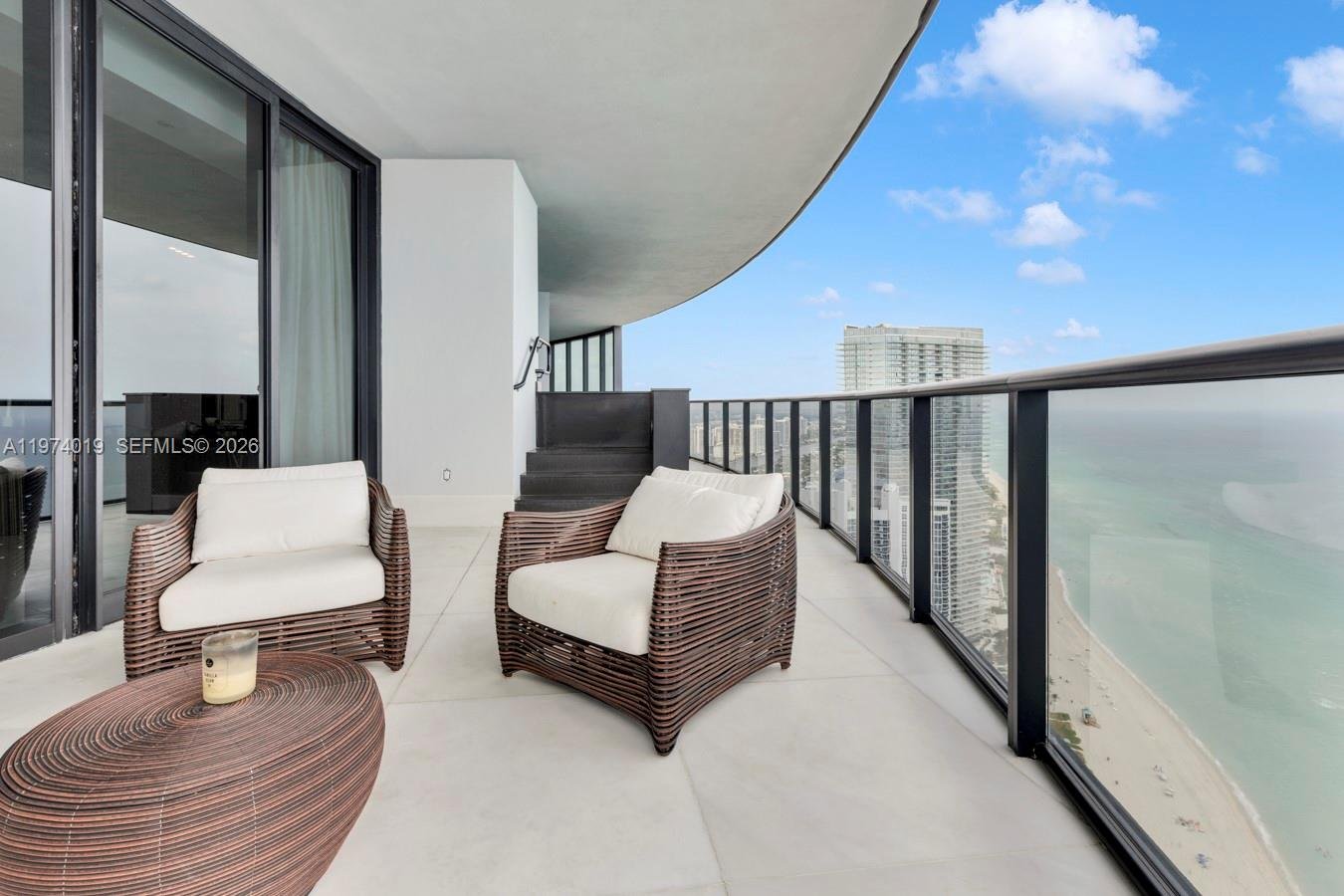 18555 COLLINS AVE #4605