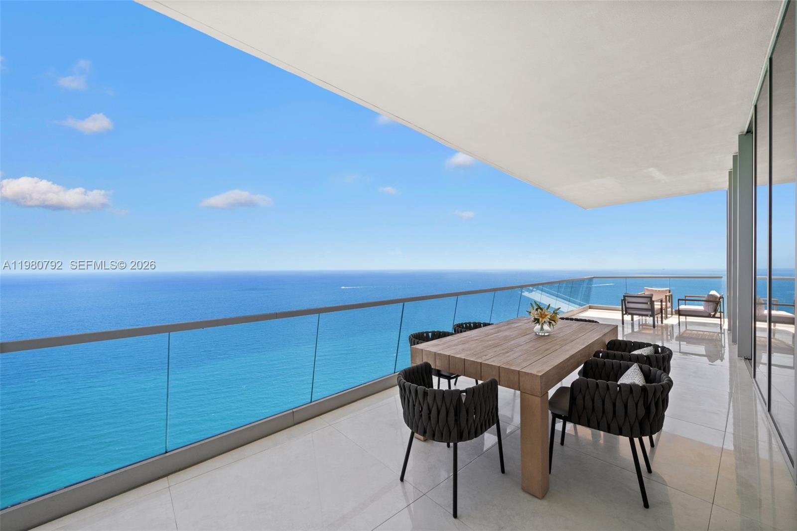 18501 COLLINS AVE #4304