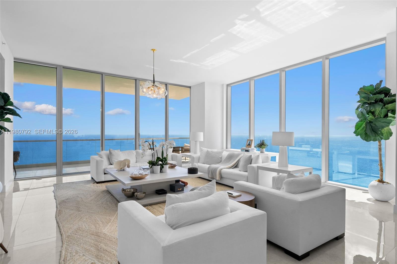 18501 COLLINS AVE #4304
