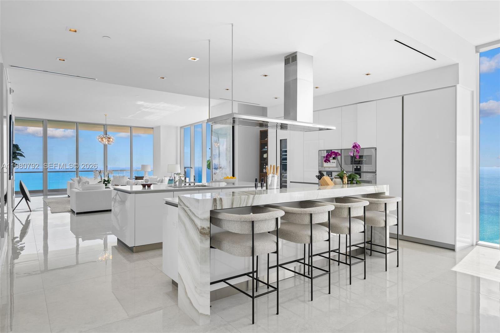 18501 COLLINS AVE #4304