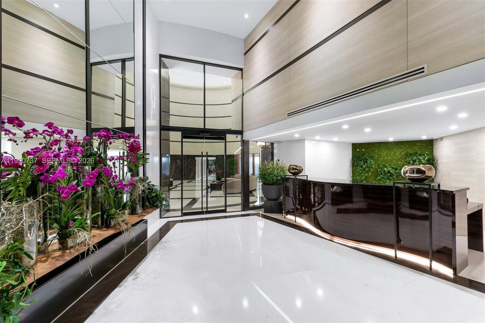 300 POINTE DR #3405