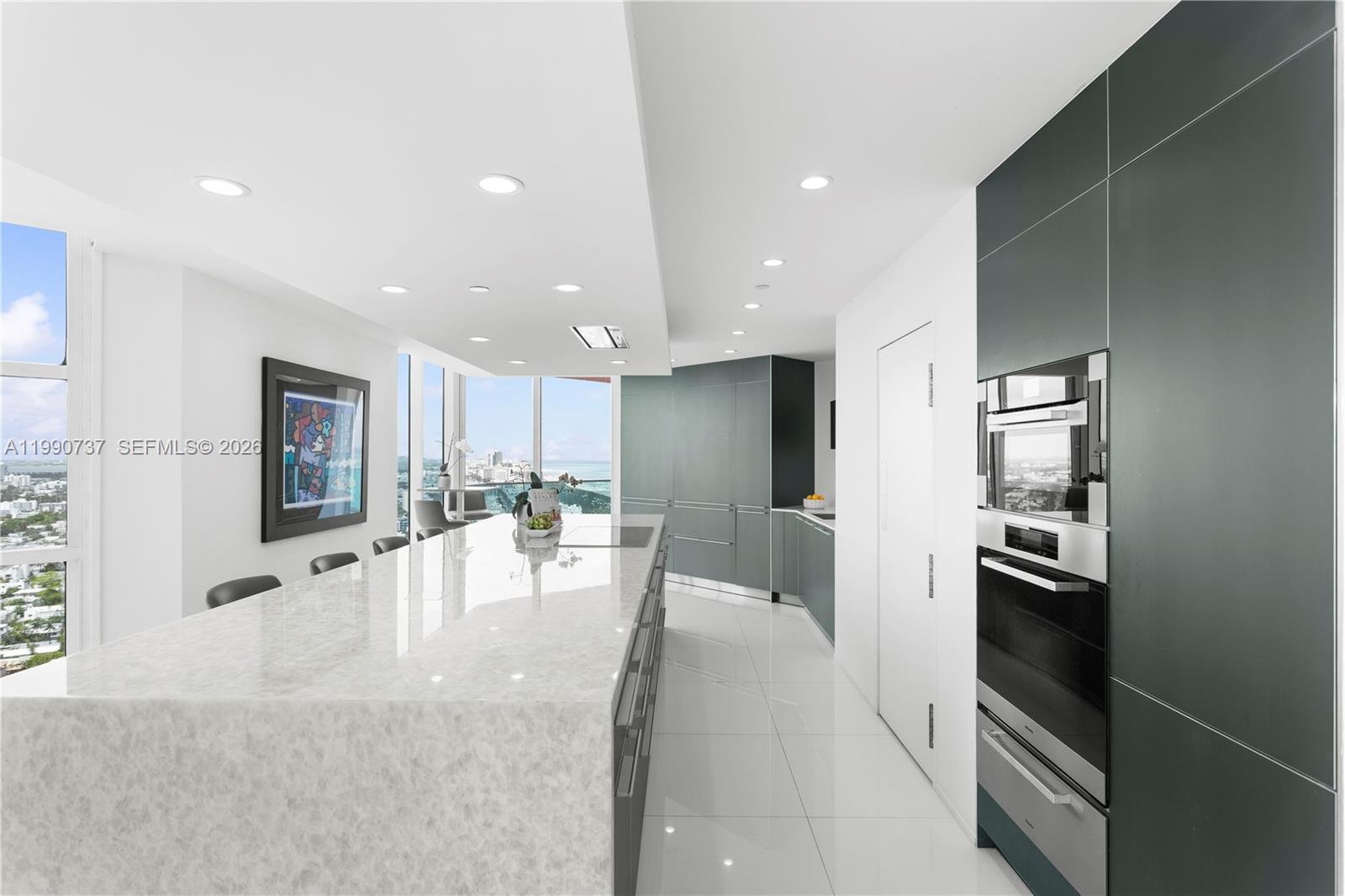 300 POINTE DR #3405