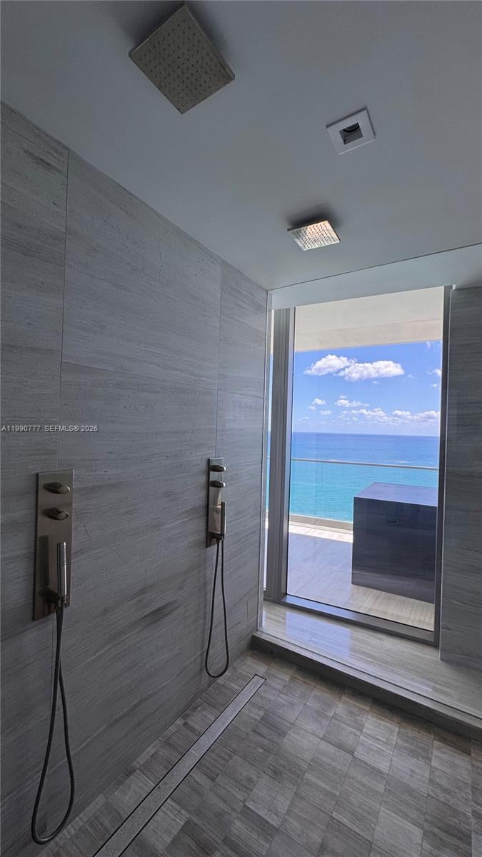 18975 COLLINS AVE #2500
