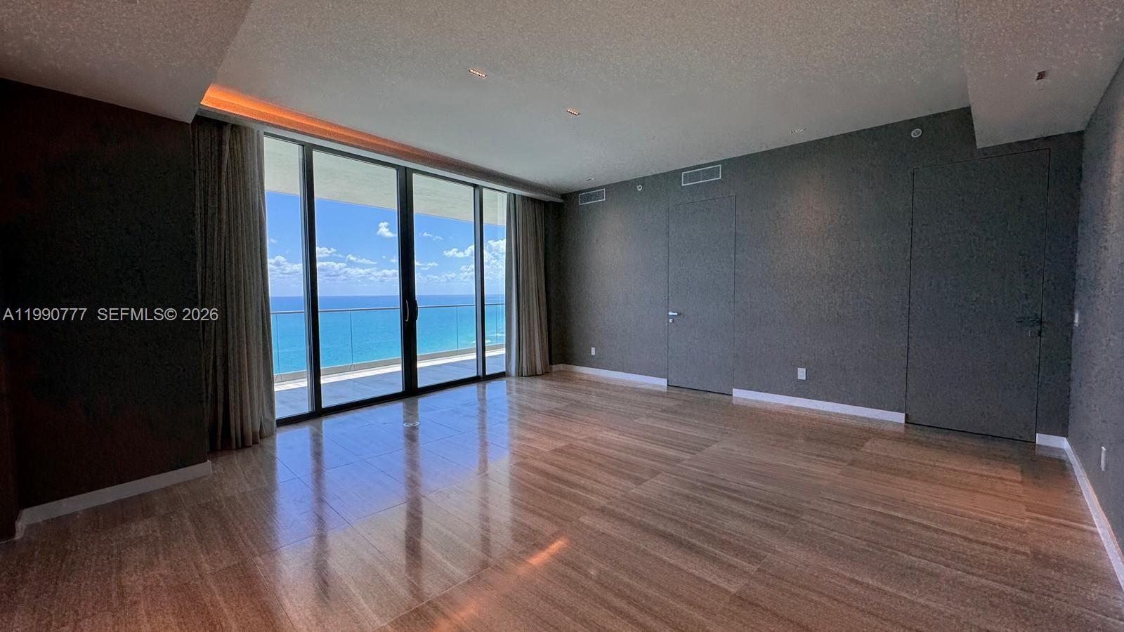 18975 COLLINS AVE #2500