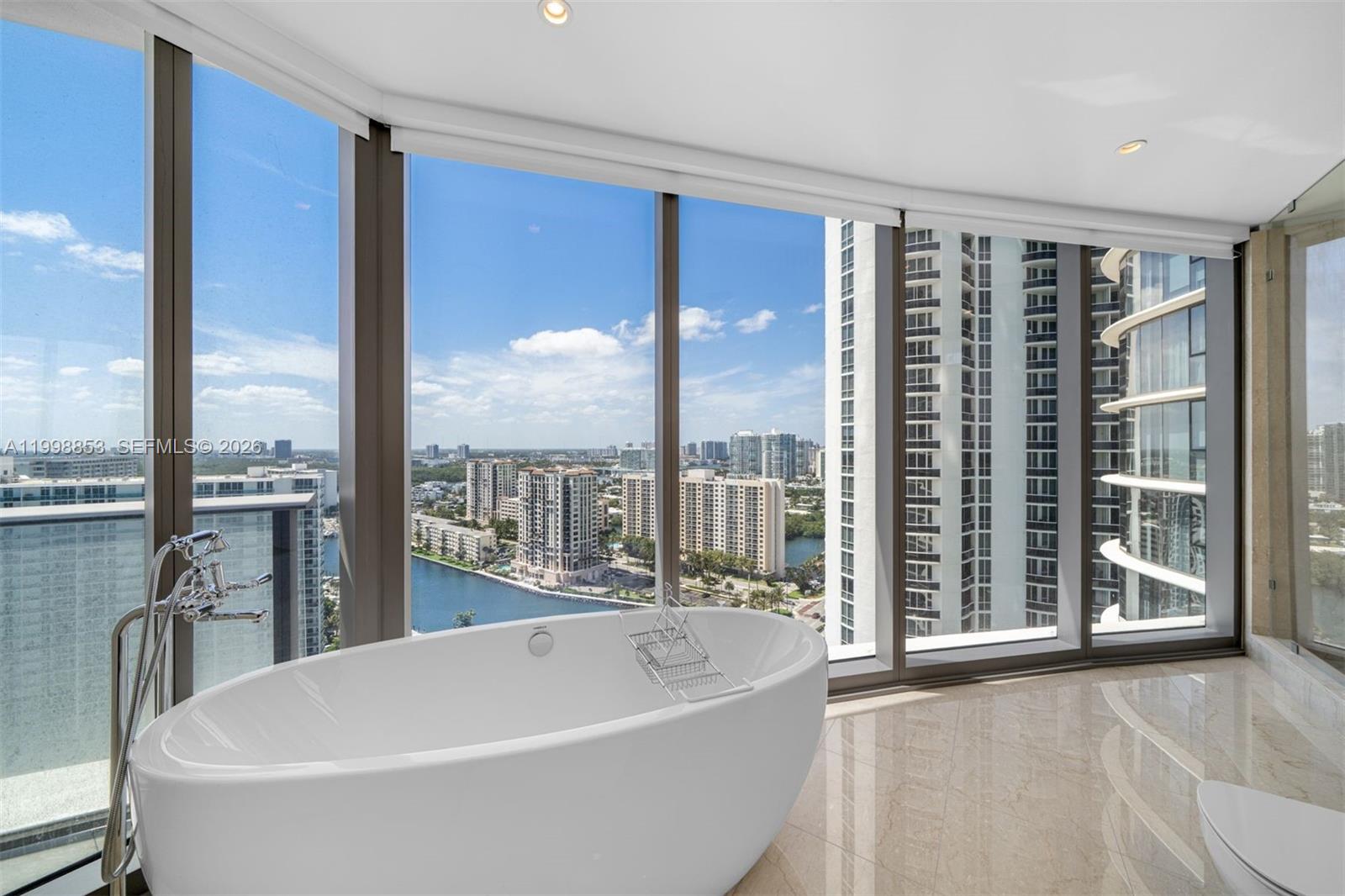 15701 COLLINS AVE #2005