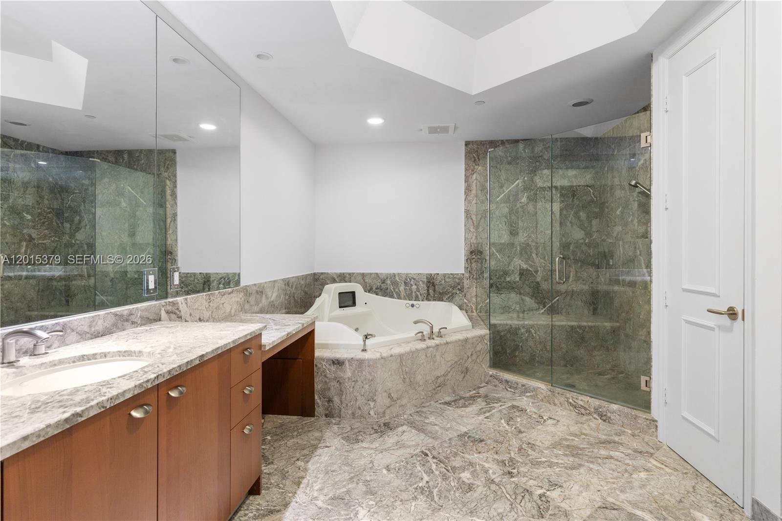 16047 COLLINS AVE #704
