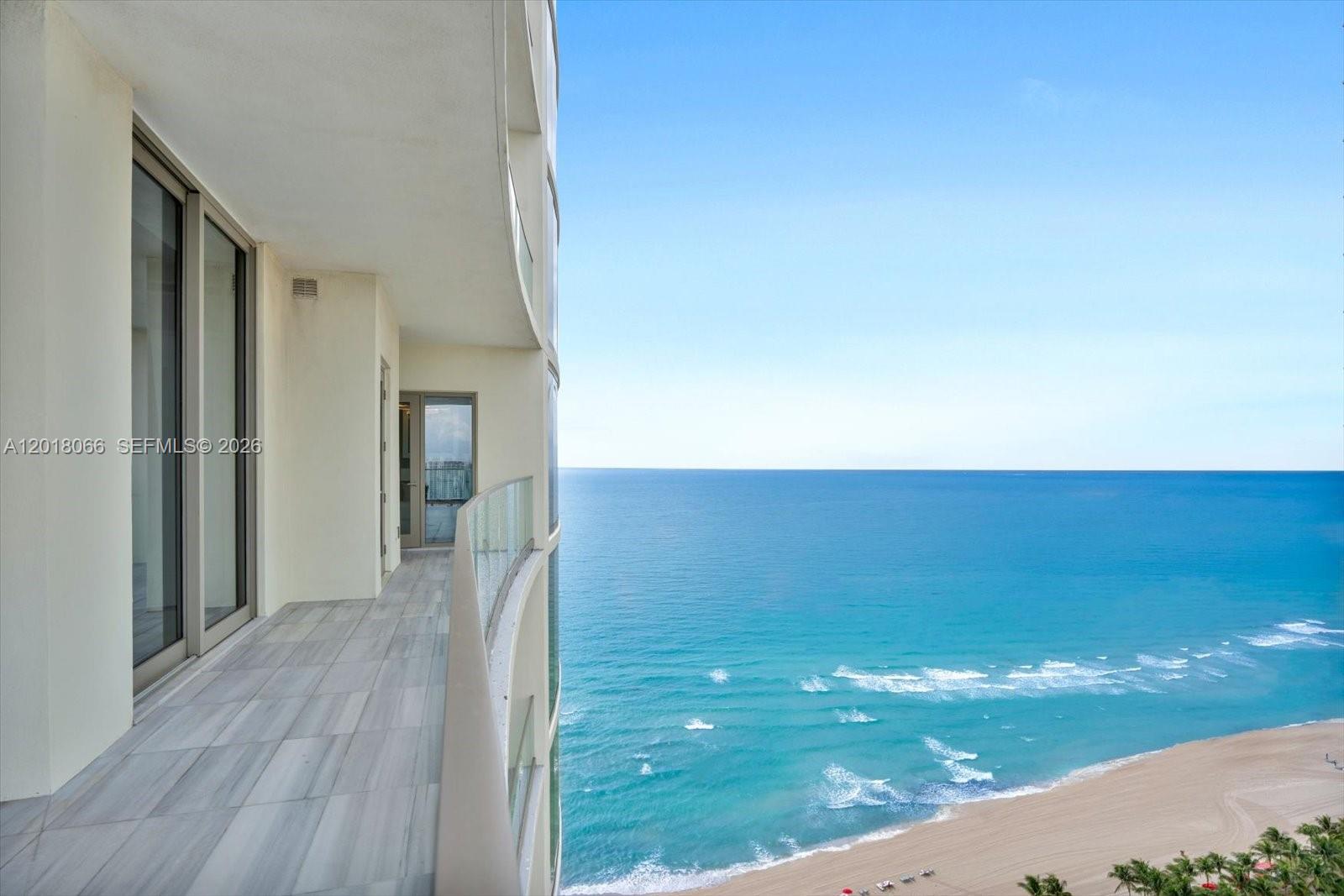 17901 COLLINS AVE #2704