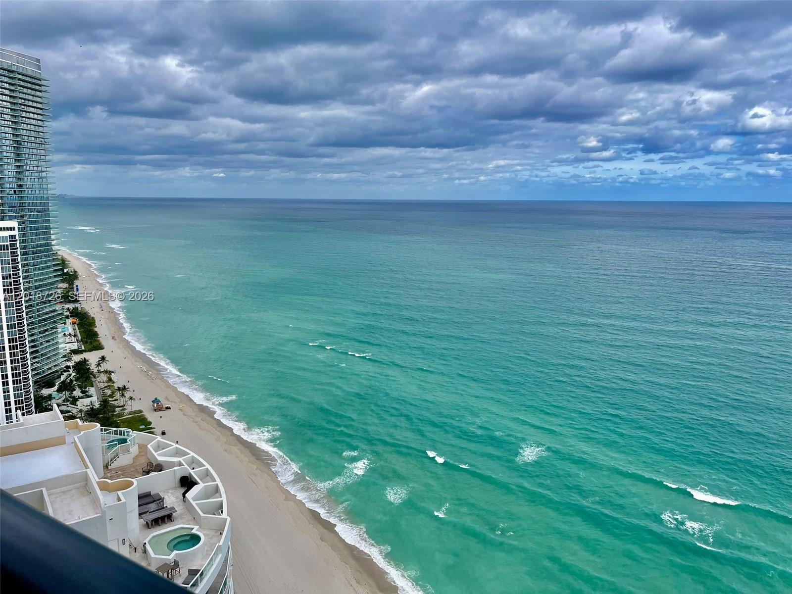 18555 COLLINS AVE #3705