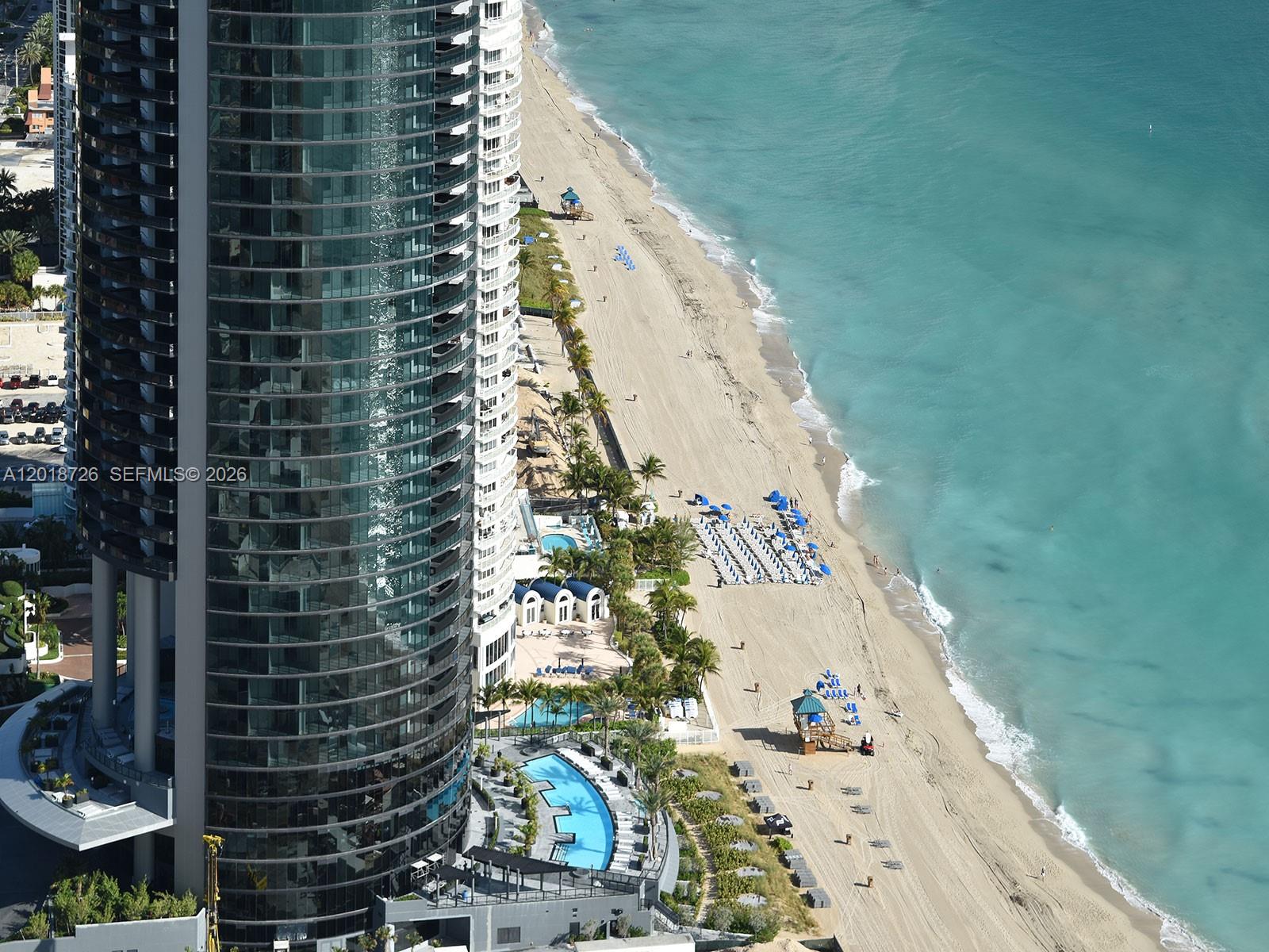 18555 COLLINS AVE #3705