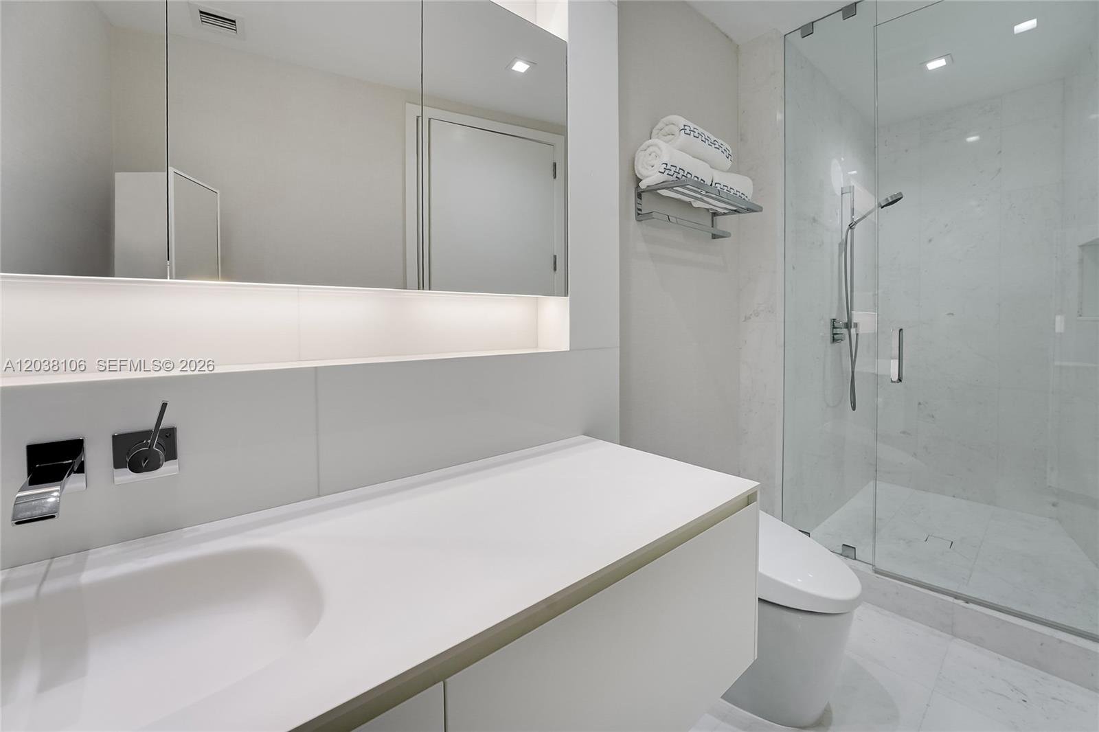 18555 COLLINS AVE #3301