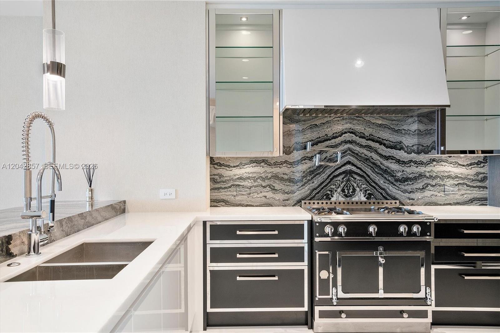 17901 COLLINS AVENUE #902