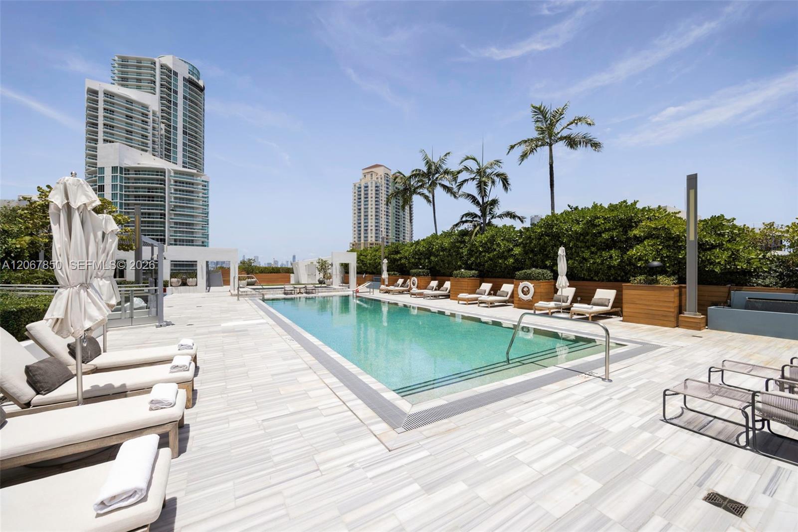 801 POINTE DR #301