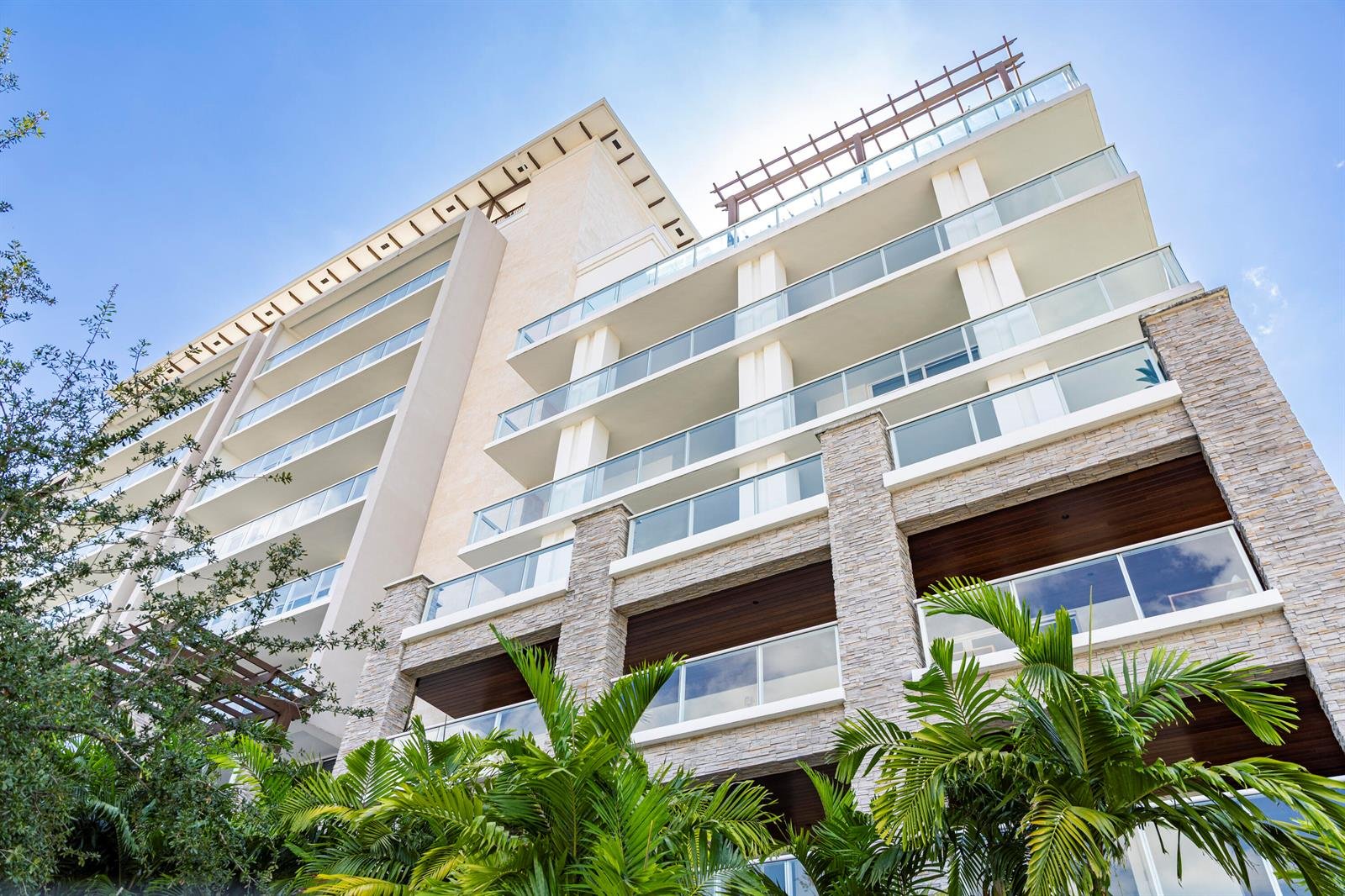 220 MIZNER #904