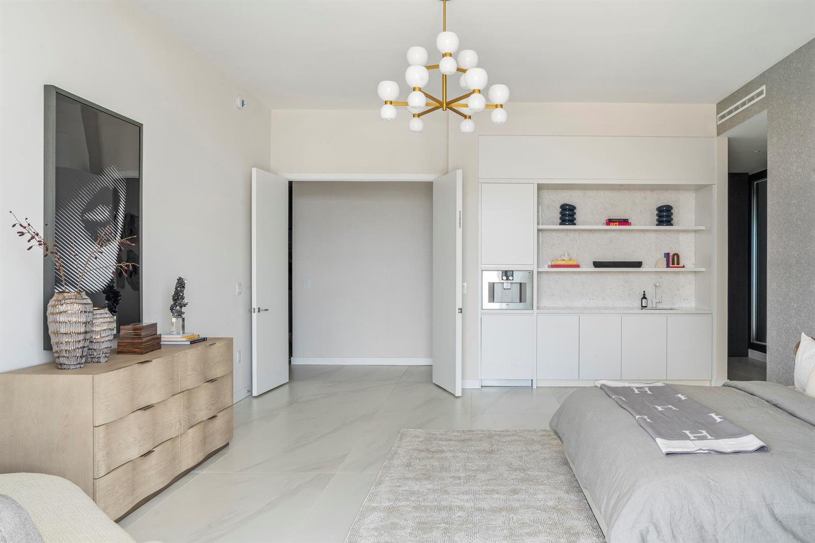 220 MIZNER #904
