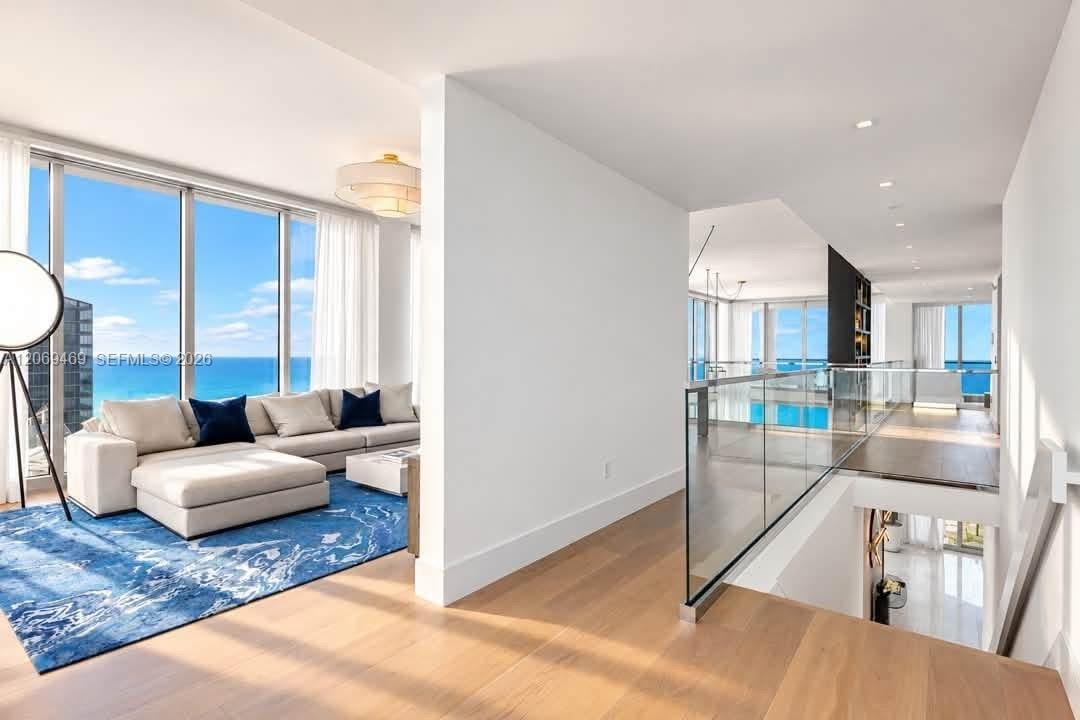 16901 COLLINS AVE #5305