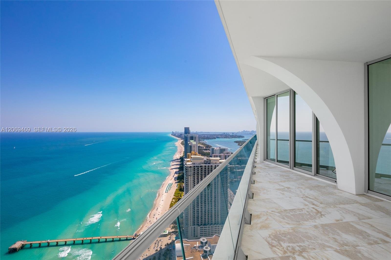 16901 COLLINS AVE #5305