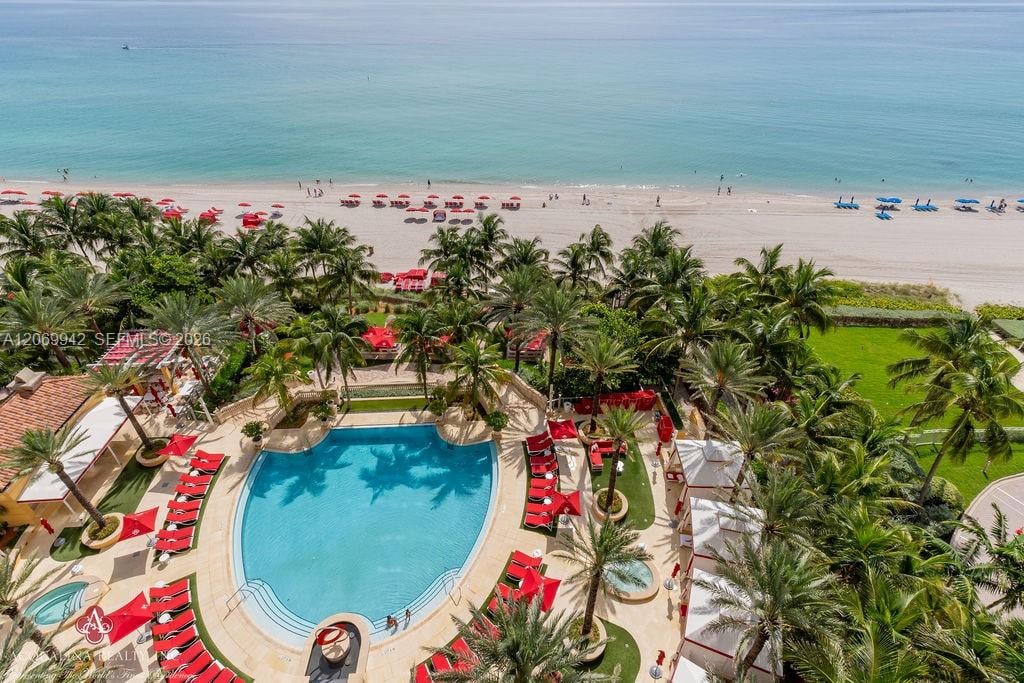 17749 COLLINS AVE #802