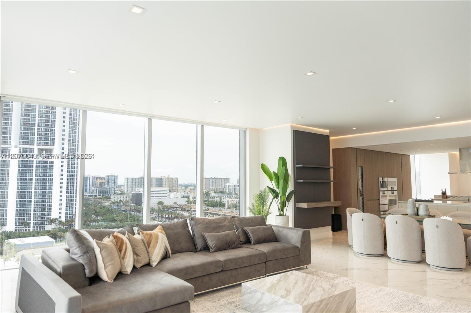 18501 COLLINS AVE #1104