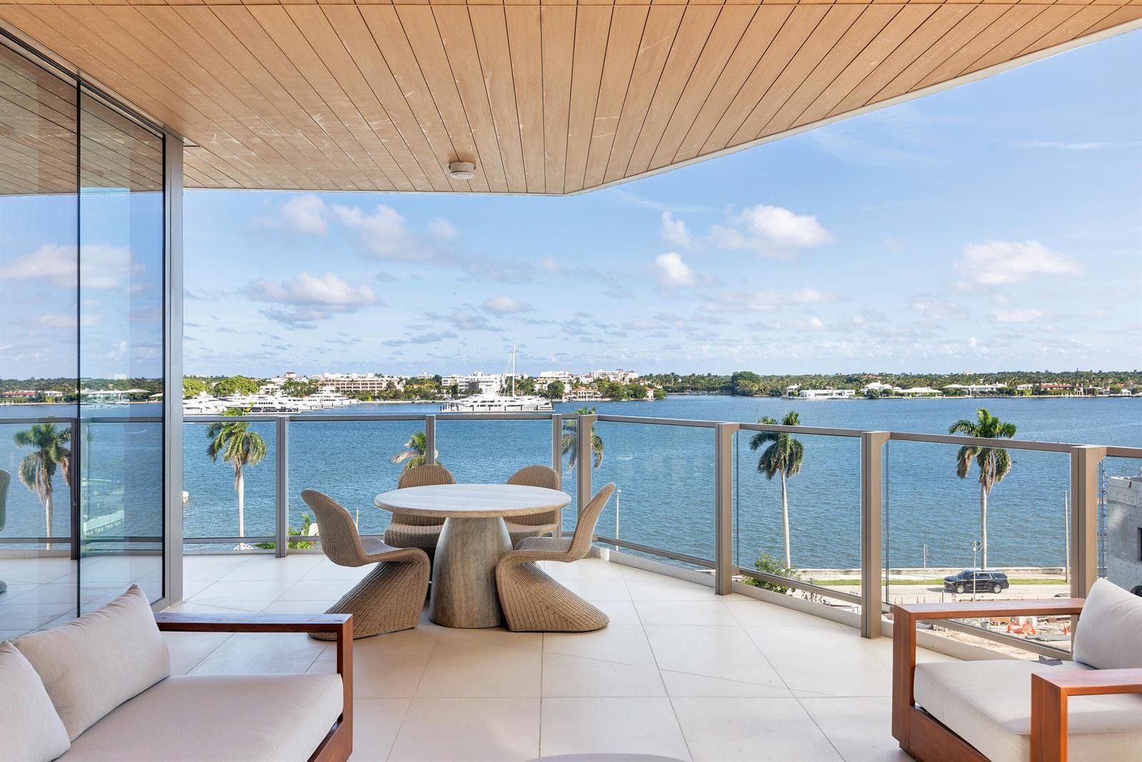 1333 FLAGLER #402