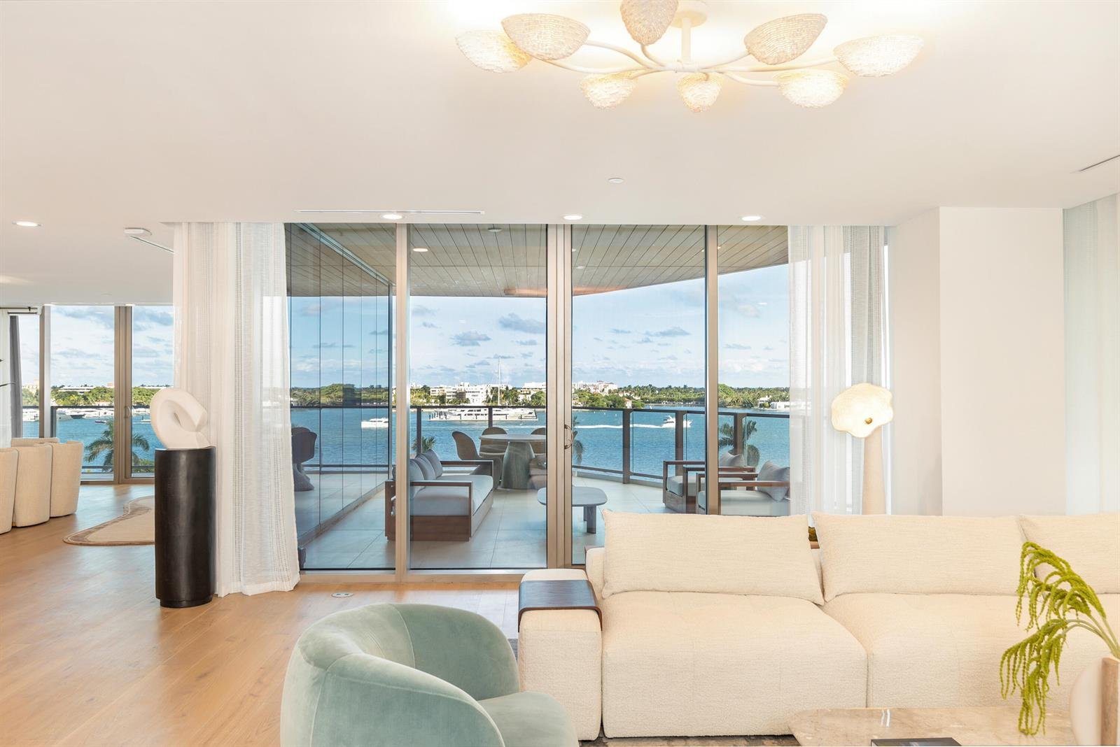 1333 FLAGLER #402
