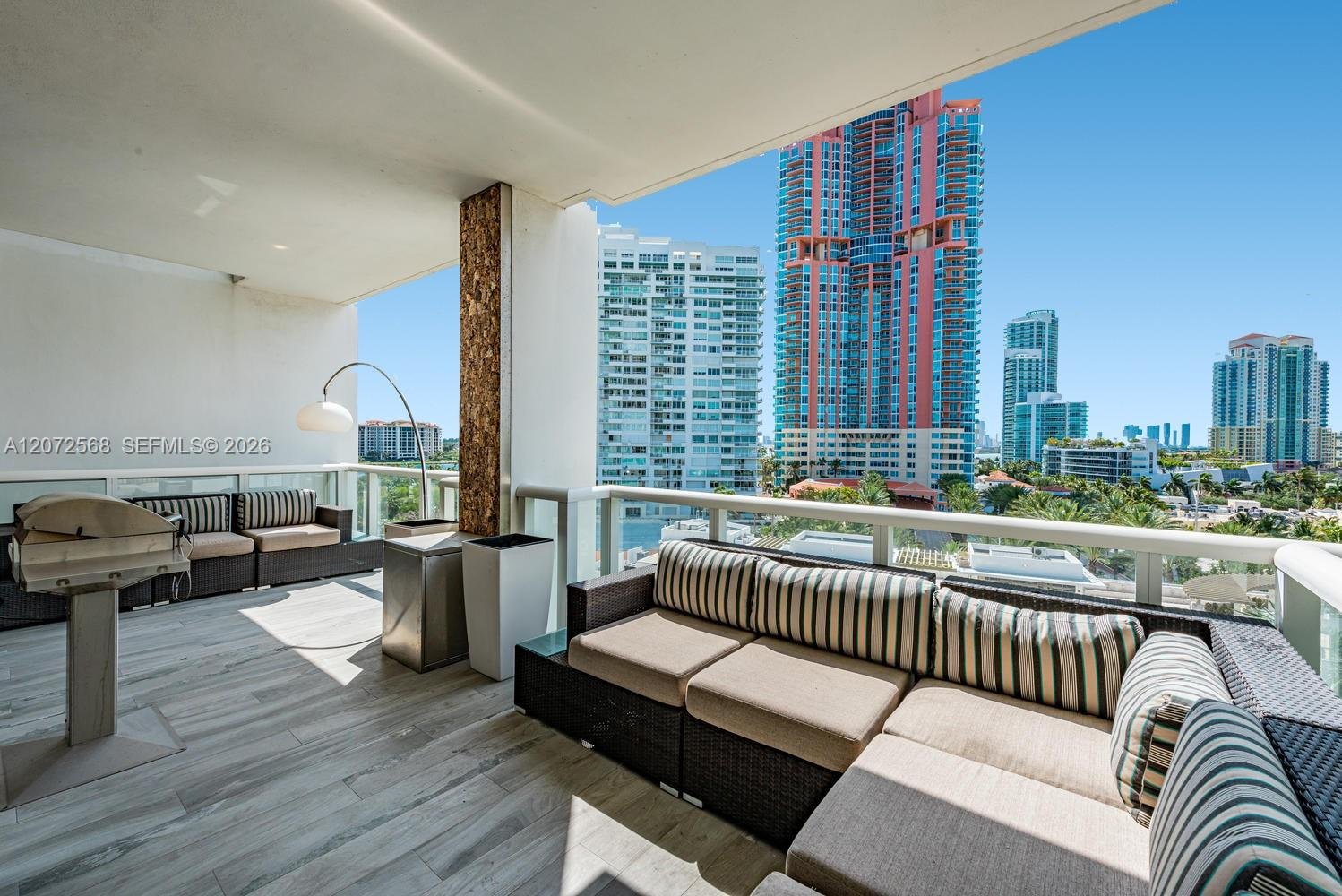 50 POINTE DR #905