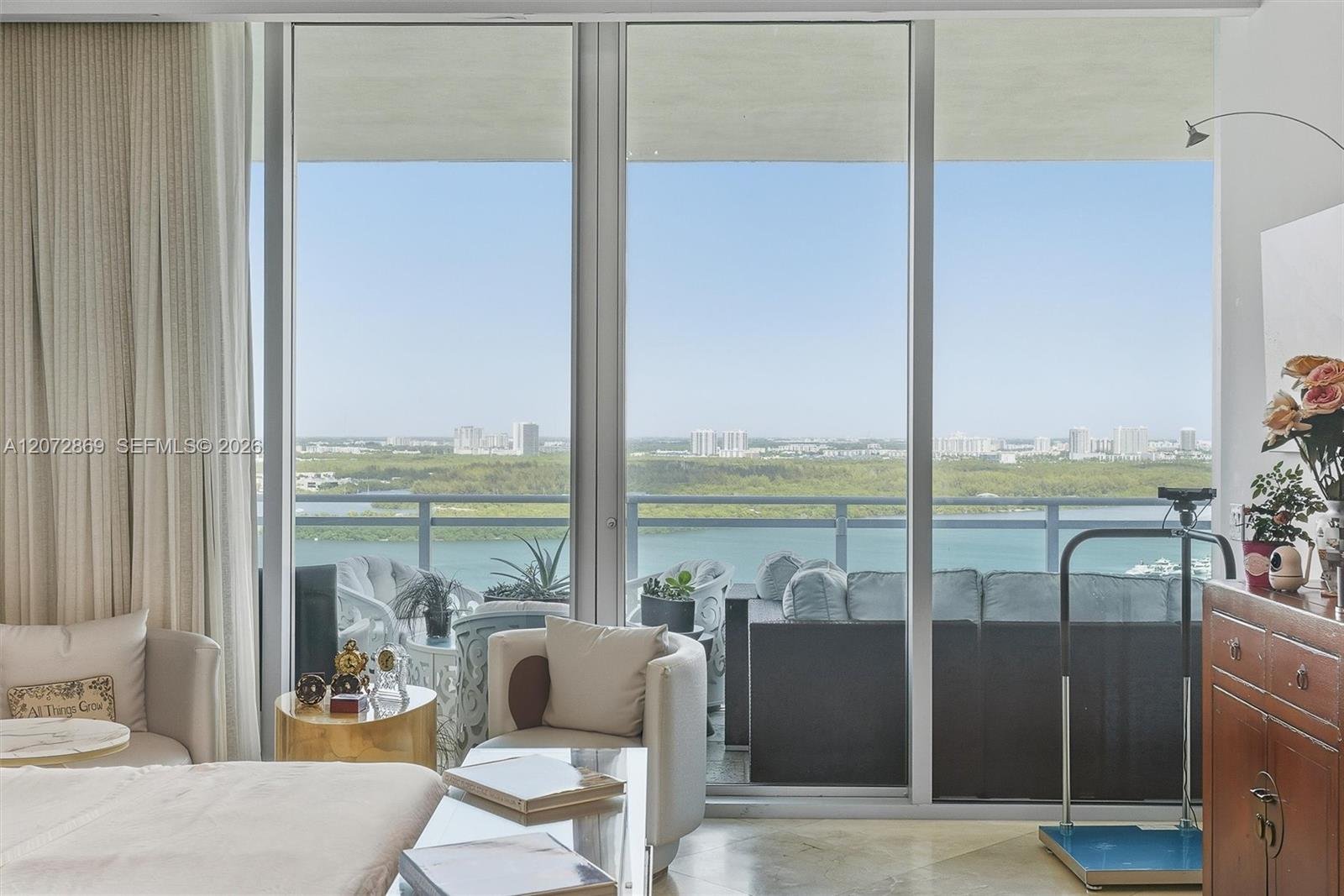 10295 COLLINS AVE #2207