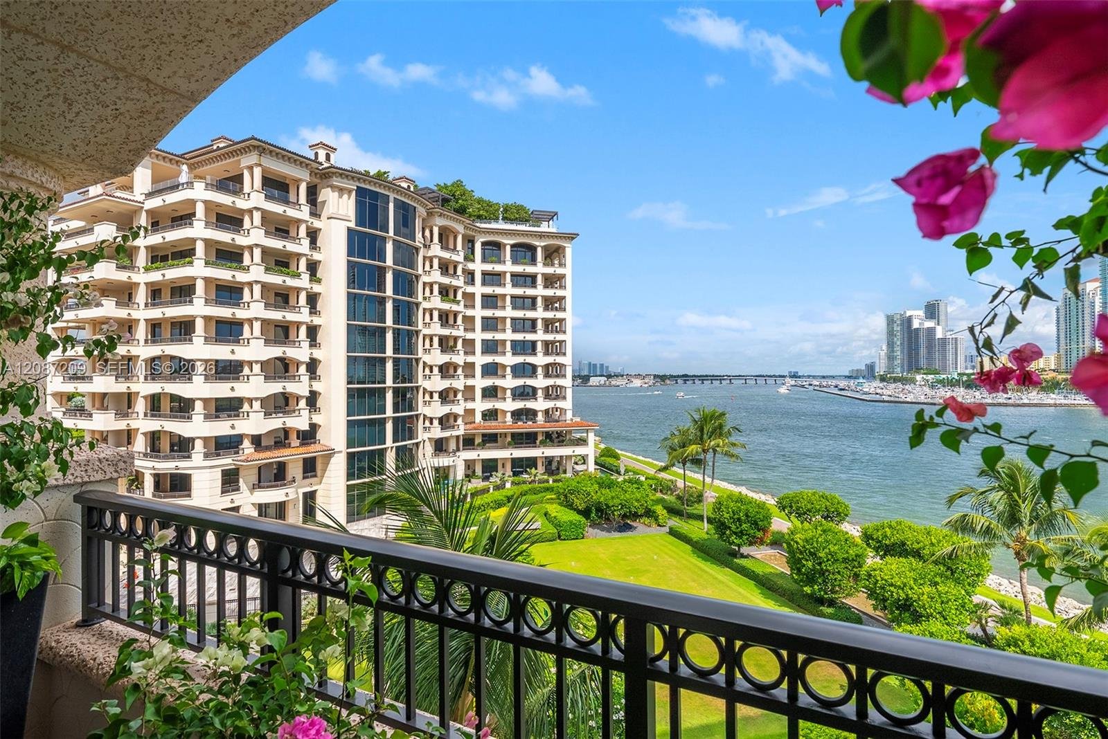 7052 FISHER ISLAND DR #7052