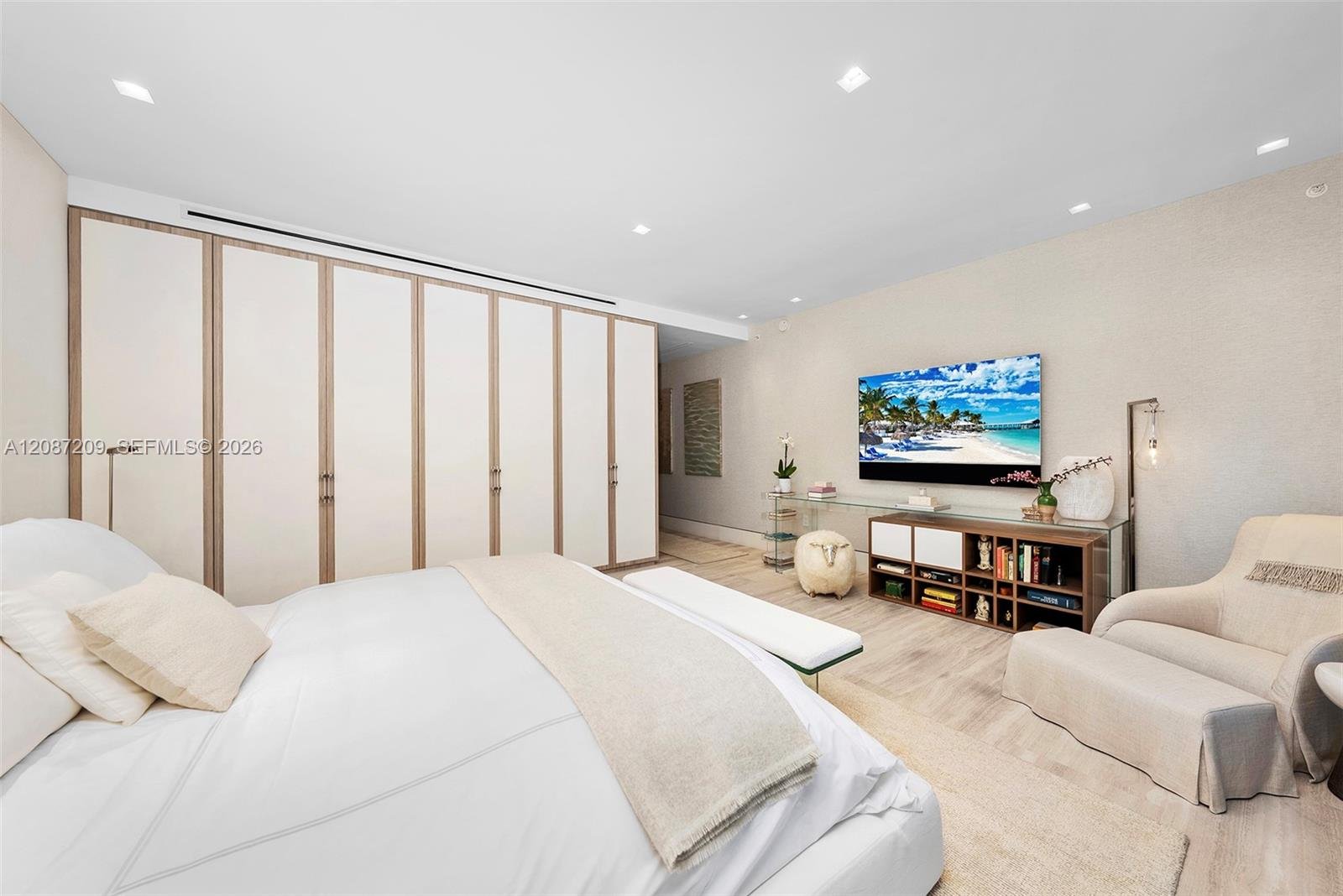 7052 FISHER ISLAND DR #7052