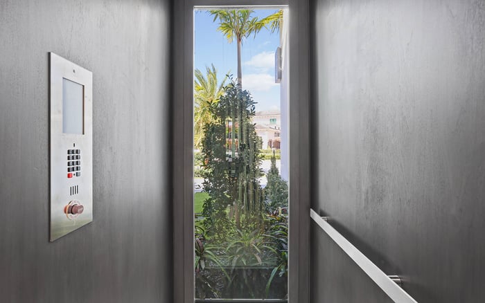 Operational Questions for a Residence in Boca Raton: Checking Pet Policies, Relief Routes, Elevator Procedures, and Evacuation Plans