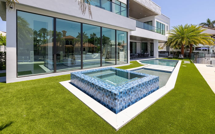Evaluating a Waterfront Residence in Boca Raton: What to Verify About Wellness Capacity, Booking Rules, Air Quality, Water Filtration, and Medical Access