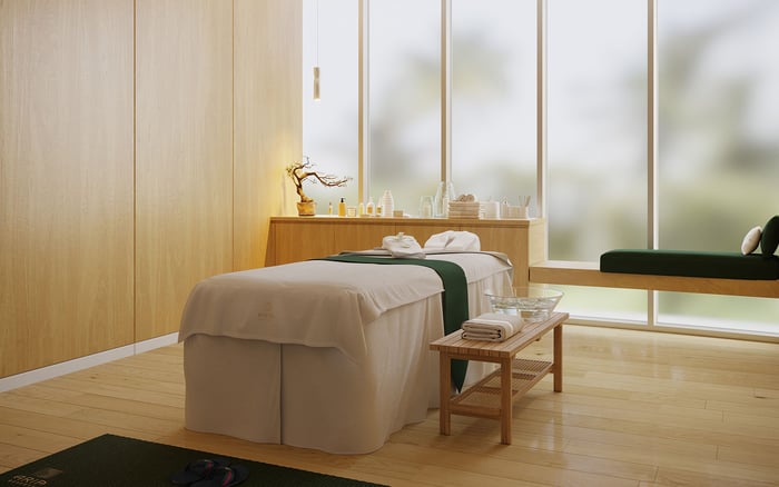Assessing the Execution of Japanese Minimalism at The Residences at Mandarin Oriental Miami Against Aria Reserve Miami
