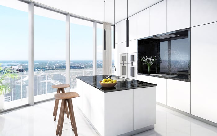 High Floor vs. Low Floor in a Coastal Tower: Wind, Elevator Dependence, Noise, and Evacuation Planning