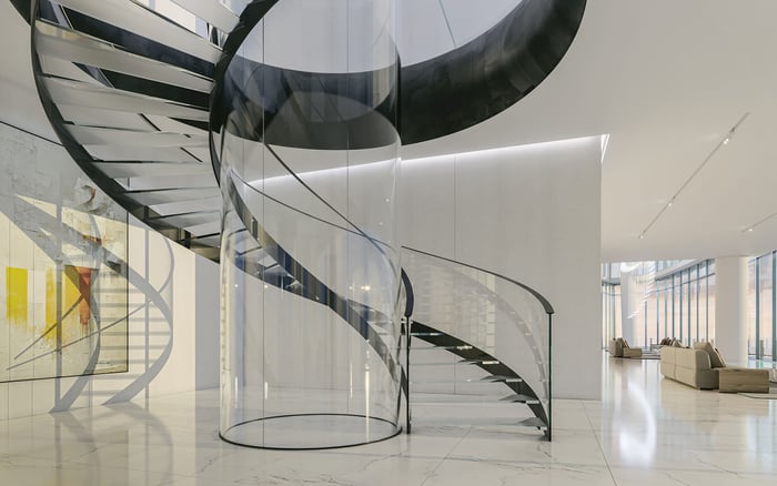 What Buyers Seeking Discreet Full-Service Living Should Verify in Downtown Miami: Verifying High-Value Package Handling, Bonded Couriers, and Delivery Chain of Custody
