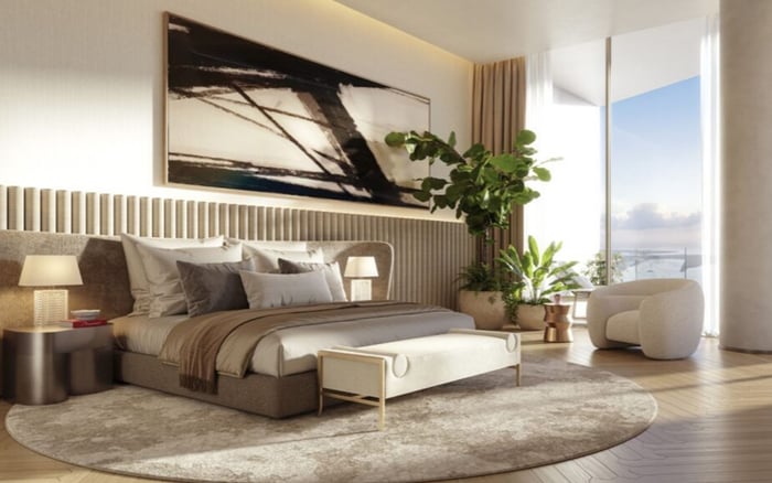 Beach access or city lifestyle: what matters more for collectors with staff in South Florida