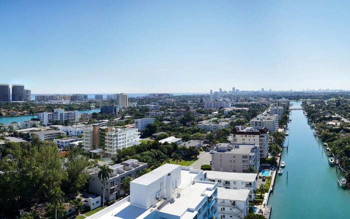 The South Florida Yacht Buyer’s Residence Checklist: Marina Rights, Insurance, Crew Logistics, and Resale