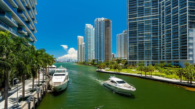 Waterfront vs. City Views: Choosing the Right Miami Luxury Lifestyle