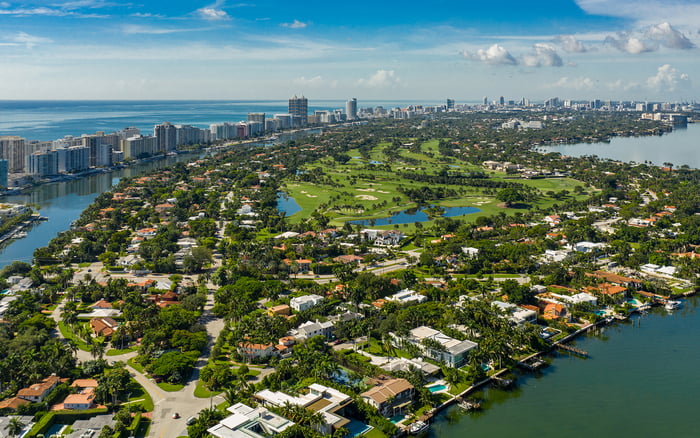 Before Buying in Wynwood: How Walkability, Clubs, and Private Dining Access Can Change the Ownership Equation