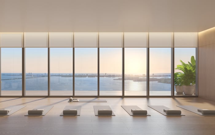 Due Diligence Beyond the View in Edgewater: Assessing Wellness Amenity Capacity, Practitioner Access, and Guest Eligibility