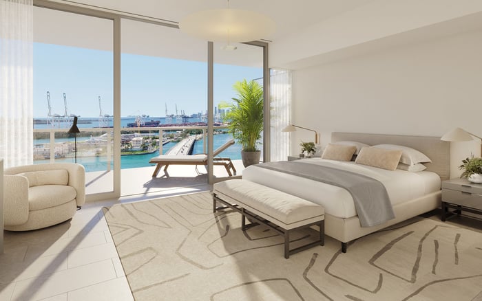 Art Collecting in Miami Beach: How Freight Access, UV Exposure, and Event-Week Security Shape the Residence Decision