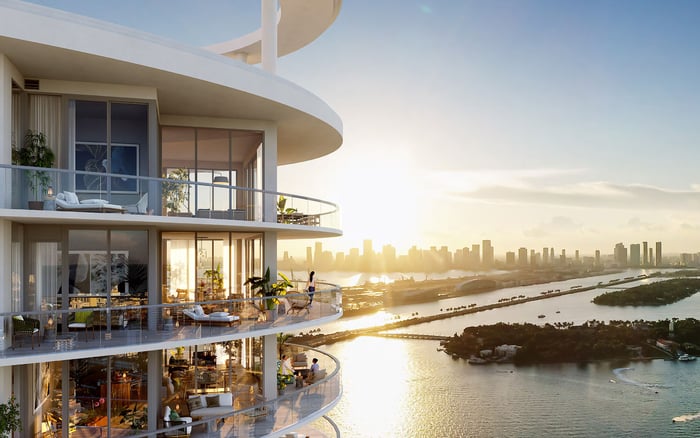 New Florida Residents from Paris: What to Review Before Buying Waterfront Property in Miami Beach