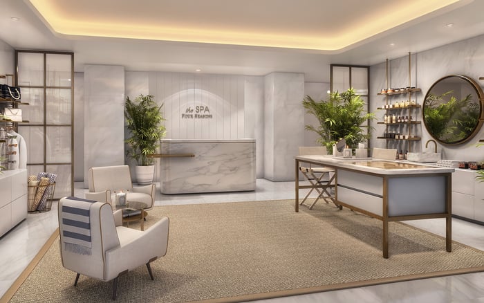Luxury Downsizing in South Florida: How Empty Nesters Should Evaluate Service, Space, and Resale