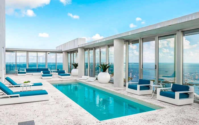 Best Waterfront Residences in Coconut Grove for Buyers Seeking Penthouses with Defensible Roof Rights and Manageable Mechanical Adjacency