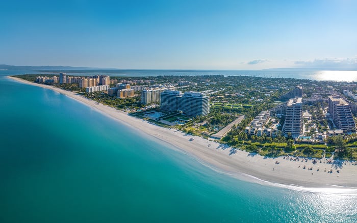 How to Evaluate Walkability, Clubs, and Private Dining Access in Key Biscayne Without Losing Sight of Long-Term Resale