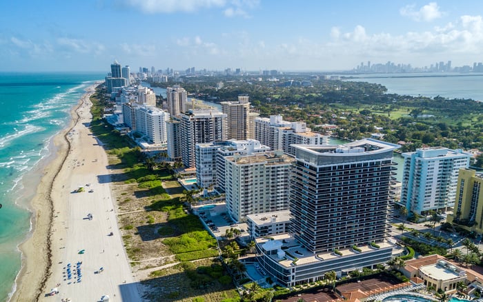 Condo-Hotel Programs in Miami & Miami Beach: Branded Rental Options, Terms & Yield Considerations (2025)