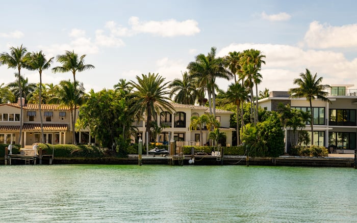 North Bay Road, Miami Beach: Exploring the Celebrity-Favored Street of Mega-Mansions