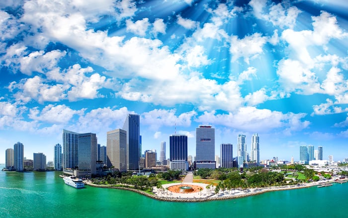 Pre-Construction vs Newly Delivered Luxury Condos in Miami