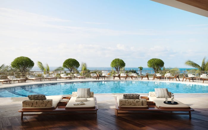 Best Waterfront Residences in Key Biscayne for Buyers Seeking Primary-Residence Ownership with Homestead Potential