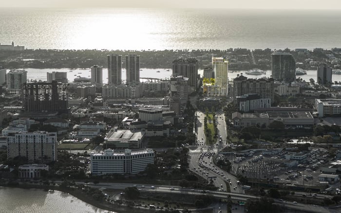 Relocating from Tokyo to West Palm Beach: What Buyers Should Know About Florida Domicile, Day-Count Evidence, and the Role of the Residence in an Audit-Ready File
