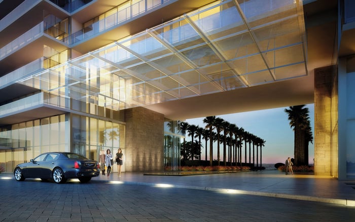 Reading the Fine Print in Key Biscayne: Private Elevator Access and Valet Flow for Luxury Buyers Who Plan to Own Carefully